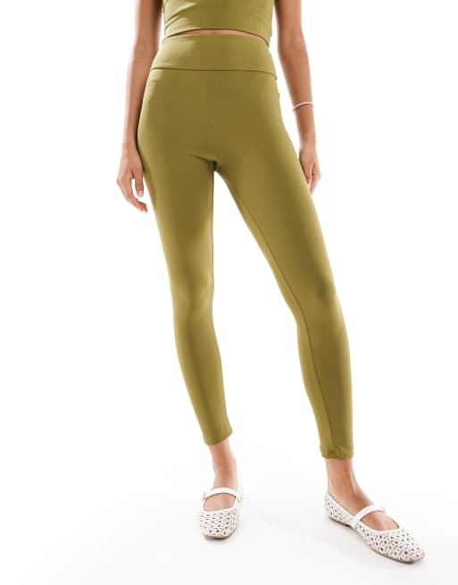 Miss Selfridge – Polyamid-Leggings in Olivgrün, Kombiteil, 5 von 5
