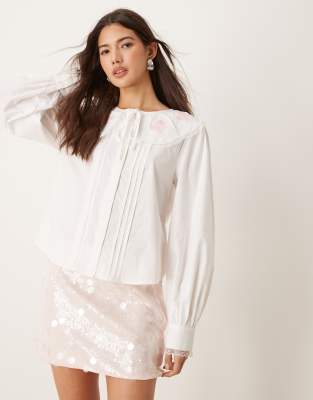 poplin embroidered collar pintuck shirt in white