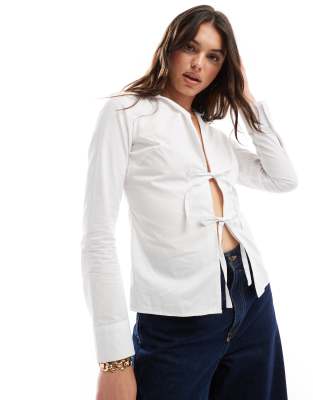 poplin tie front shirt in white