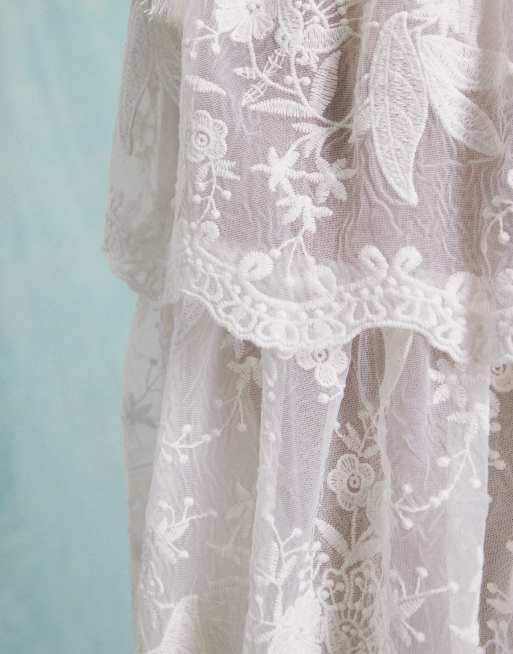 Miss Selfridge premium beach tiered lace maxi skirt in cream, 4 of 5