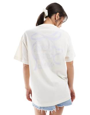 Miss Selfridge - Premium - Oversize-T-Shirt in Weiß mit Schleifen-Grafik auf dem Rücken
