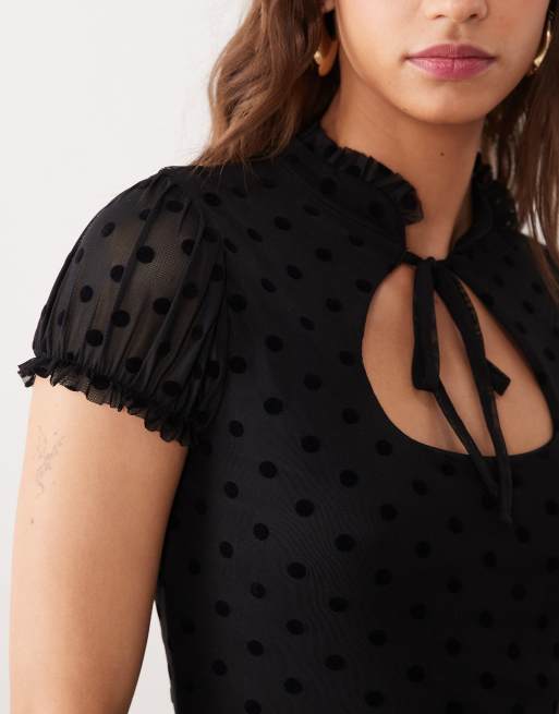 Miss Selfridge – Prickig miniklänning i mesh med holkärmar och nyckelhålsöppning, 3 av 4