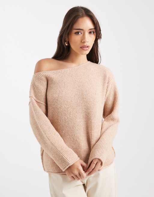 Miss Selfridge – Przytulny dzianinowy sweter na jedno ramię o bardzo luźnym kroju w kolorze camelowym