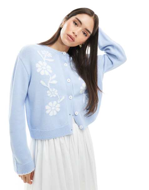 Miss Selfridge – Pudrowoniebieski dzianinowy kardigan z kontrastowym żakardowym kwiatowym wzorem - view 1