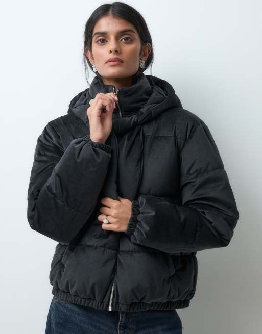 Miss Selfridge pufferjack van fluweel met strik bij de hals in zwart, 4 van 5