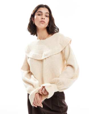 Miss Selfridge - Pull à manches bouffantes et col à froufrou - Crème-Neutre