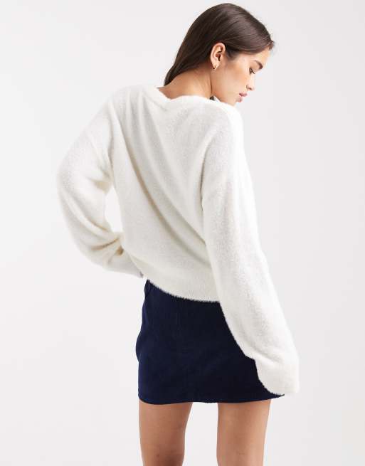 Miss Selfridge - Pull oversize à col V en maille duveteuse - Crème, 3 de 4