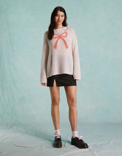 Miss Selfridge - Pull oversize en maille avec motif nœud sur le devant - Crème