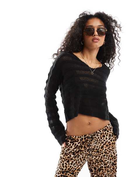 Miss Selfridge – Pullover aus unterschiedlich strukturiertem Strick in Schwarz mit V-Ausschnitt - view 1