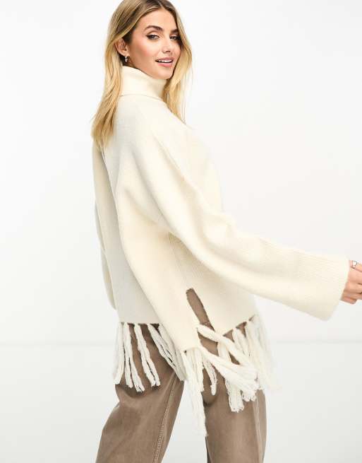 Miss Selfridge – Pullover in Cremeweiß mit Trichterkragen und Quastensaum, 3 von 4