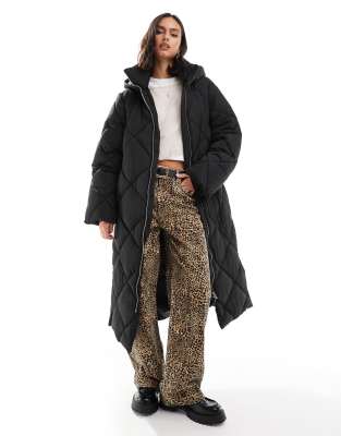 quilted hooded maxi puffer coat in black