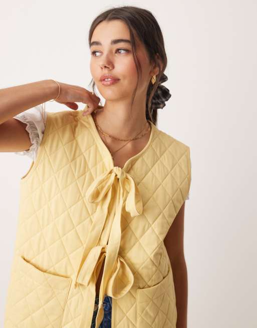 Miss Selfridge quilted vest in buttermilk, 3 of 4