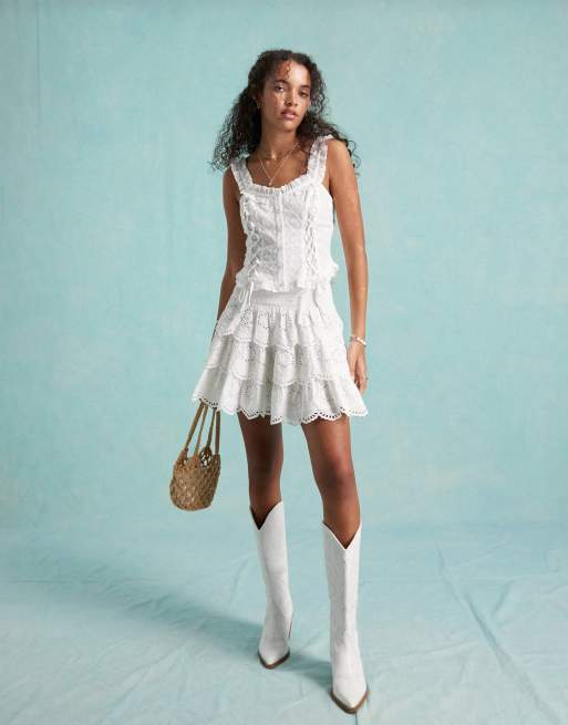 Miss Selfridge - Rara - Lagdelt mininederdel med broderier i hvid, 4 af 5