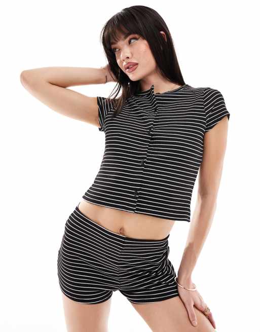 Miss Selfridge - Ribstrikkede minishorts med sorte og hvide striber - Del af sæt