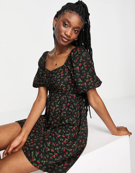 Miss Selfridge - Robe babydoll avec buste froncé et imprimé bouton de rose