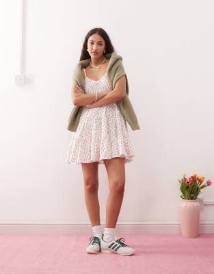 Miss Selfridge - Robe babydoll courte étagée avec imprimé