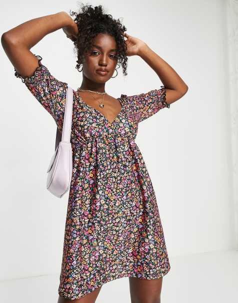 Miss Selfridge - Robe babydoll en jersey avec poignets froncés - Noir à petites fleurs - view 1