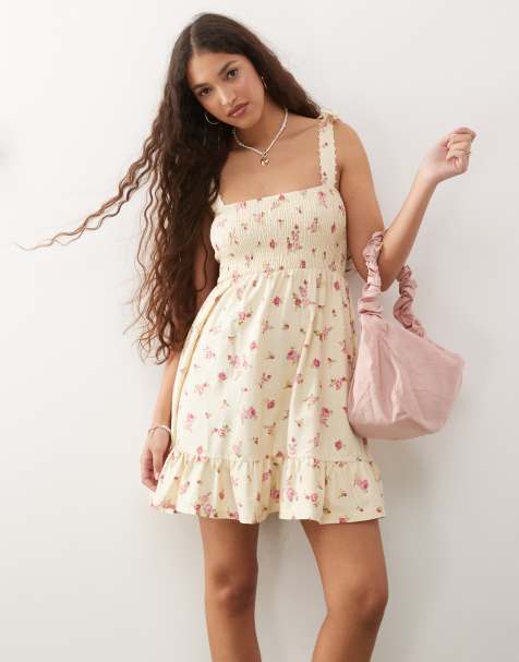 Miss Selfridge - Robe courte à bretelles nouées et détail froncé - Imprimé à petites fleurs - view 1