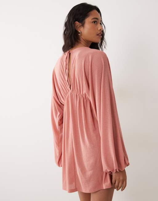 Miss Selfridge robe courte à manches longues chauve-souris à nouer sur le devant rose poudré, 4 de 4