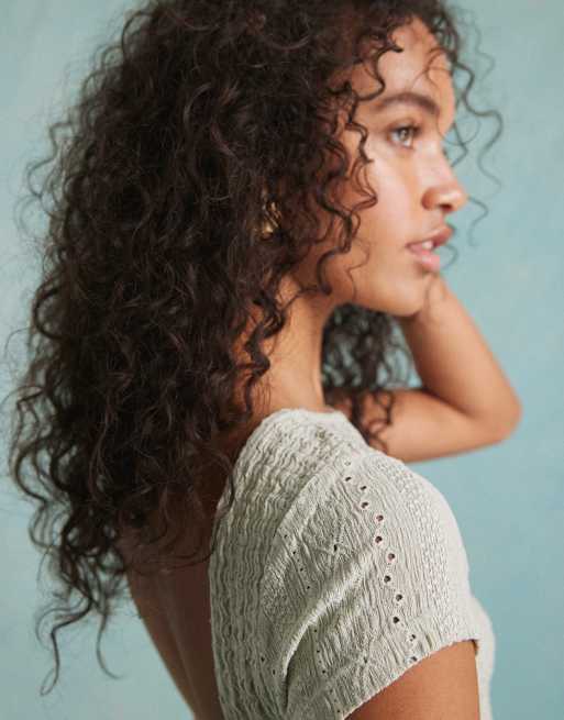 Miss Selfridge - Robe courte à manches longues en tissu texturé avec dos échancré - Vert sauge, 4 de 4