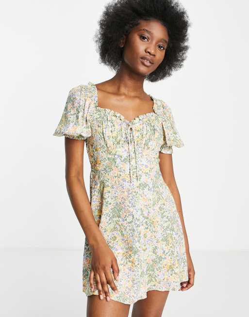 Miss Selfridge - Robe courte ajustée et évasée tendance folk nouée sur le devant à petites fleurs - Multicolore - MULTI