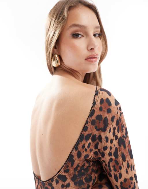Miss Selfridge - Robe courte dos nu ajustée et évasée - Imprimé animal, 3 de 4