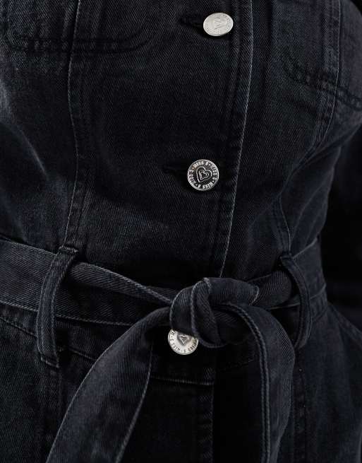 Miss Selfridge - Robe courte en jean à manches longues et col - Noir délavé, 4 de 4