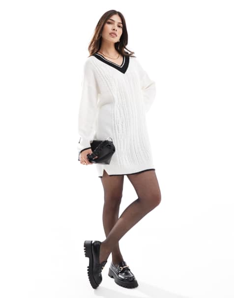 Miss Selfridge - Robe courte en maille torsadée avec col V style universitaire - Crème - view 1