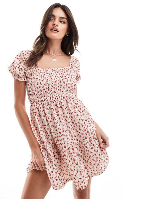 Miss Selfridge - Robe courte froncée à petites fleurs avec manches bouffantes
