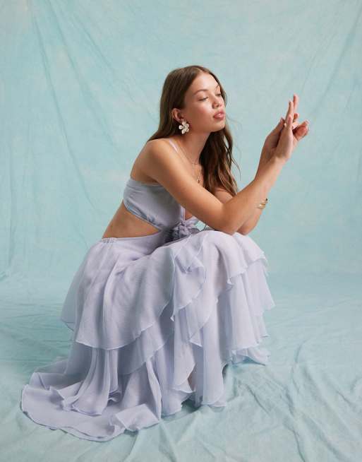 Miss Selfridge Robe de ceremonie longue avec volants etages et grosse fleur en mousseline Bleu