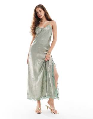 Miss Selfridge - Robe longue à bretelles fines en satin - Vert métallique - view 1