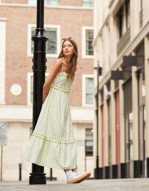 Miss Selfridge - Robe longue à carreaux vichy avec bretelles fines et détails volantés - Vert - view 1