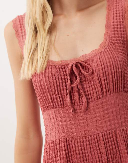 Miss Selfridge robe longue à détails smockés couleur framboise, 3 de 4