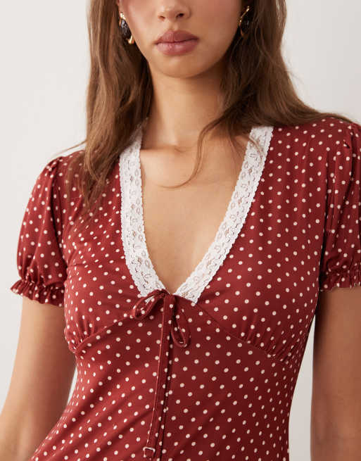 Miss Selfridge - Robe longue à pois avec col V et bordures en dentelle - Rouge, 2 de 4