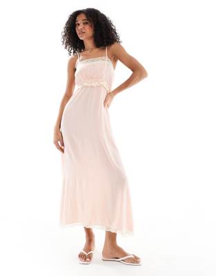 Miss Selfridge - Robe longue avec bretelles fines et empiècement en dentelle - Rose - view 1