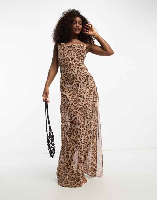 Miss Selfridge - Robe longue de plage croisée dans le dos à col bénitier et imprimé léopard, 2 de 4