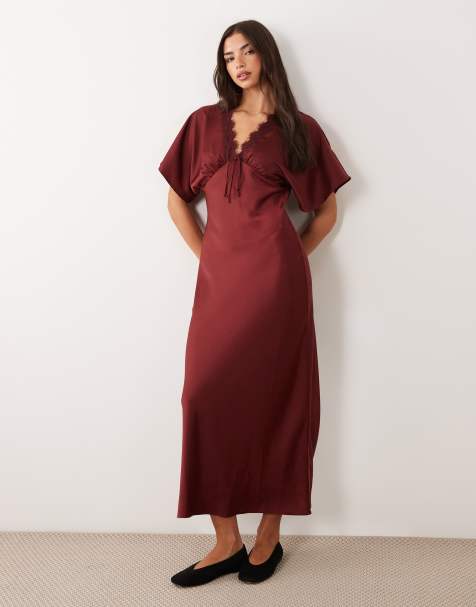 Miss Selfridge robe longue en satin et dentelle à manches chauve-souris couleur bordeaux - view 1