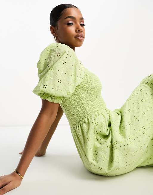 Miss Selfridge Robe longue etagee et froncee en broderie anglaise Vert ASOS
