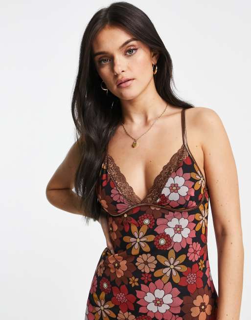 Miss Selfridge Robe nuisette courte en tulle bord e de dentelle fleurs r tro