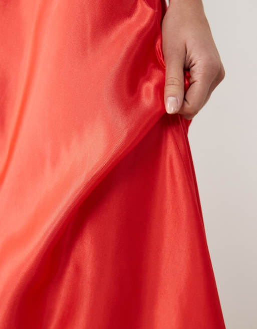 Miss Selfridge – Röd, diagonalskuren maxikjol i satin, 5 av 5
