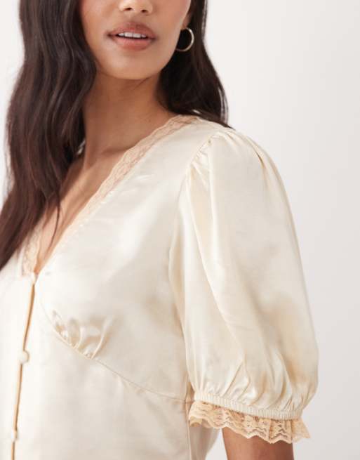 Miss Selfridge – Romantik-Oberteil aus Satin in Cremeweiß mit Spitzenbesatz, 3 von 4