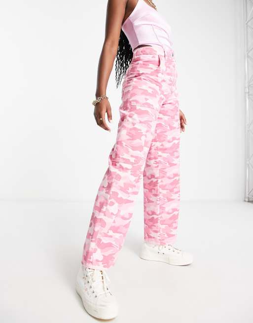 Miss Selfridge – Rosa cargobyxor med kamouflagemönster och vida ben