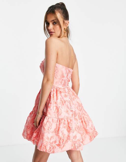 Miss Selfridge – Rosa miniklänning i jacquard med bandeau-ringning och puffig fåll , 2 av 4
