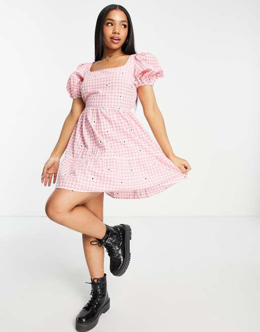 Miss Selfridge – Rosa panelsydd smockklänning med broderier och ginghamutigt mönster , 4 av 4