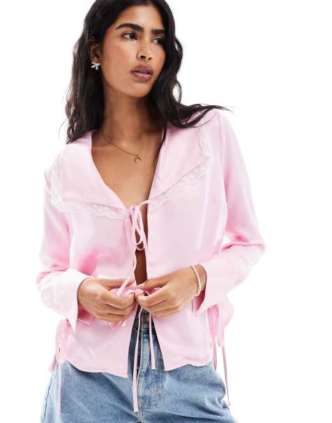 Miss Selfridge – Rosa skjorta med krage och knytning framtill av satin - view 1