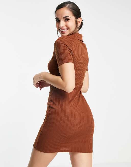 Miss Selfridge – Roströd, ribbad klänning i pikéstil med krage, 4 av 4