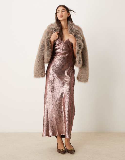 Miss Selfridge – Różowa metaliczna sukienka maxi na ramiączkach
