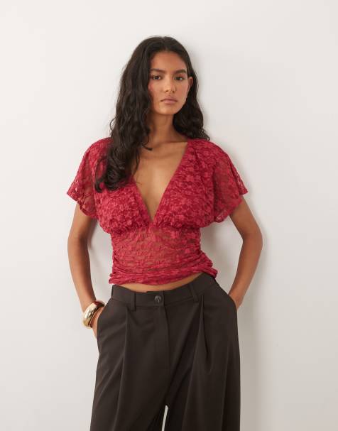 Miss Selfridge – Różowy koronkowy top z nietoperzowymi rękawami i zwężaną talią - view 1
