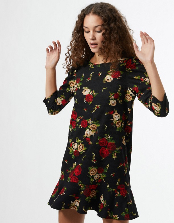 Miss Selfridge – Rozszerzana sukienka ze wzorem w rÓże Czarny Moda 