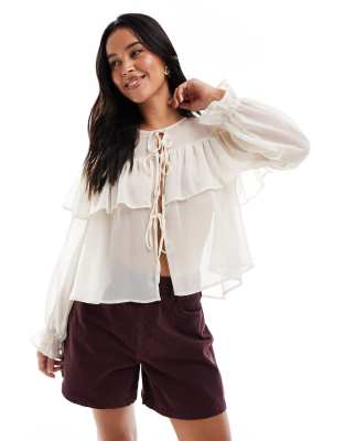 Miss Selfridge - Rüschenbluse in Ecru-Neutral